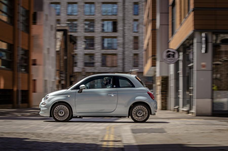  Fiat 500 Hybrid Launch Edition (312) 2020 года  (UK) (фото 12 из 40)